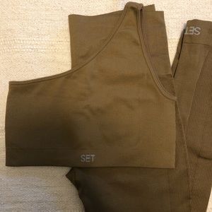 Set active one shoulder top and matching leggings both size small